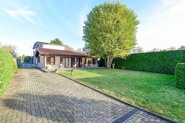casa indipendente in vendita a Seregno