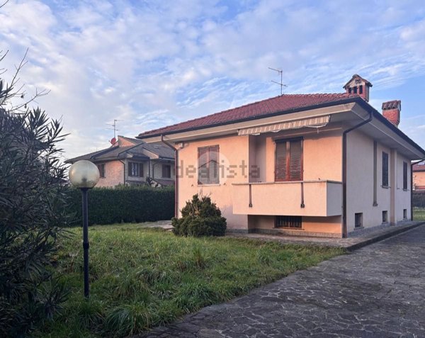 casa indipendente in vendita a Seregno