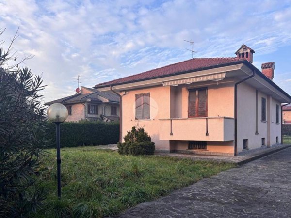 casa indipendente in vendita a Seregno