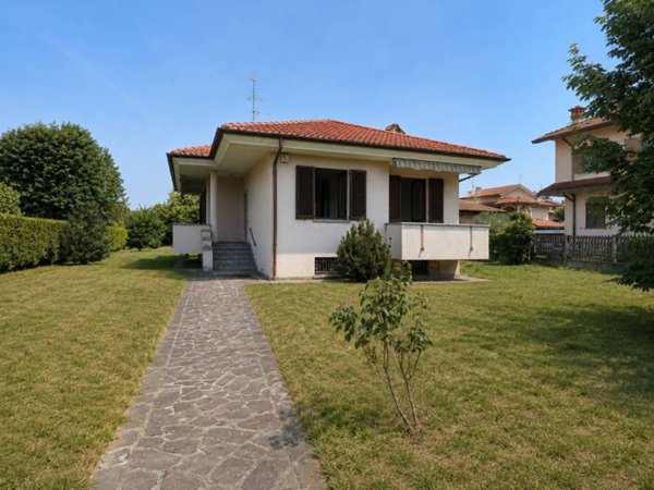 casa indipendente in vendita a Seregno