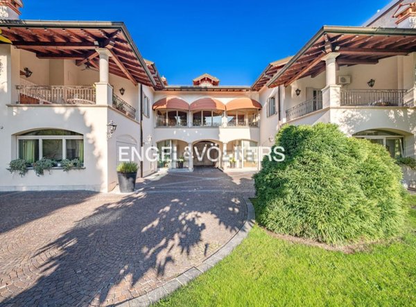 casa indipendente in vendita a Seregno