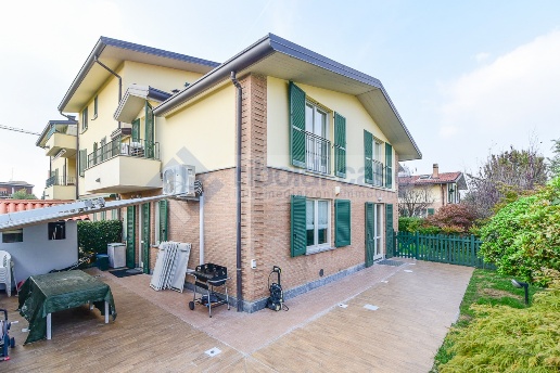 casa indipendente in vendita a Seregno