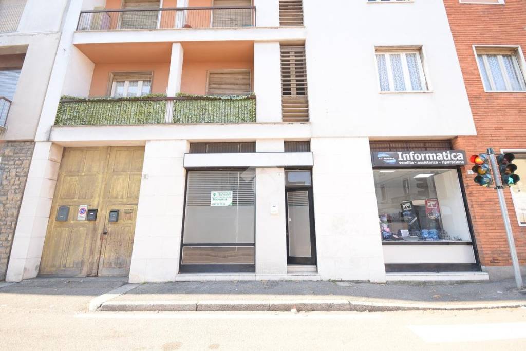 negozio in vendita a Seregno