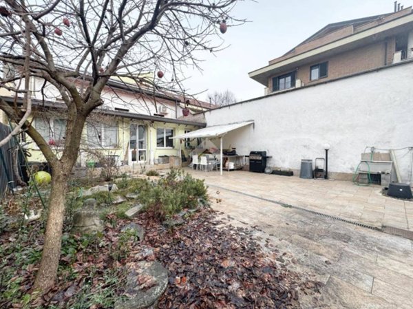 casa indipendente in vendita a Seregno