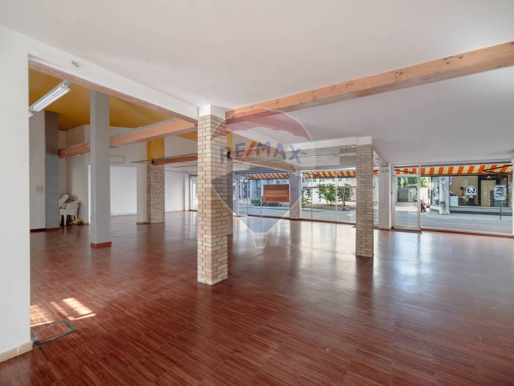 negozio in vendita a Seregno