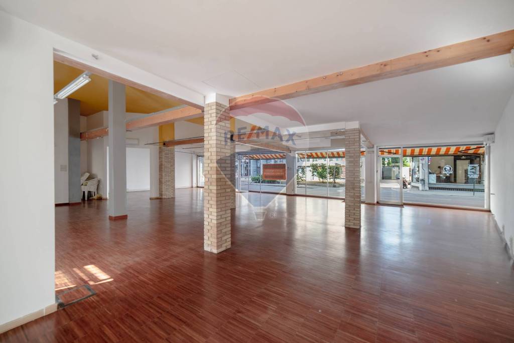 negozio in vendita a Seregno