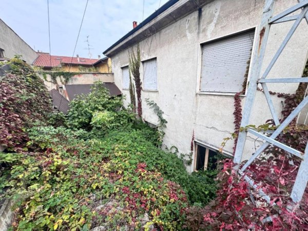 casa indipendente in vendita a Seregno