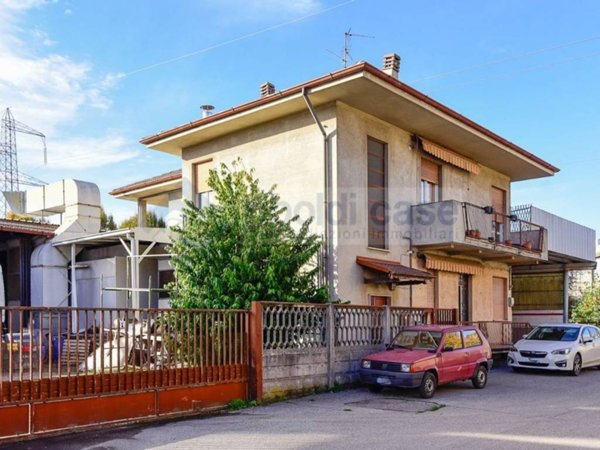 casa indipendente in vendita a Seregno