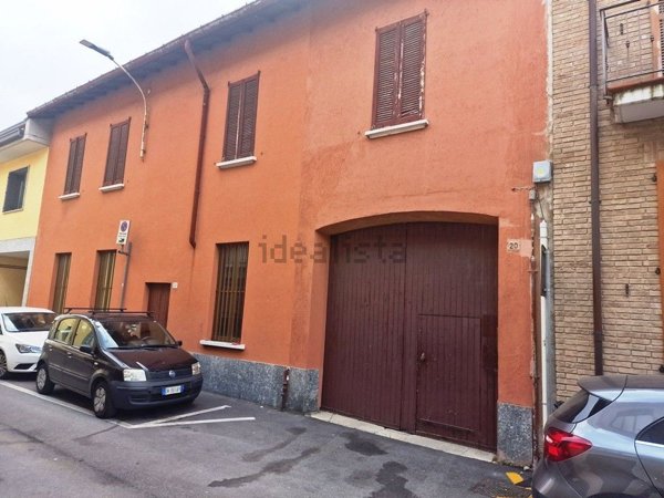 esavano in vendita a Seregno