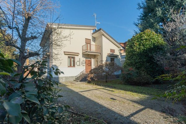 casa indipendente in vendita a Seregno