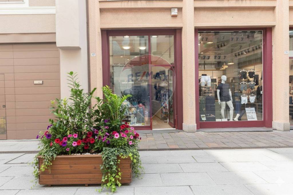 negozio in vendita a Seregno