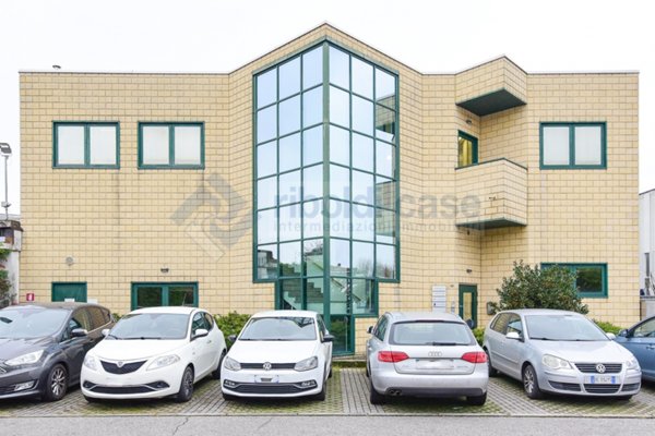 capannone in vendita a Seregno