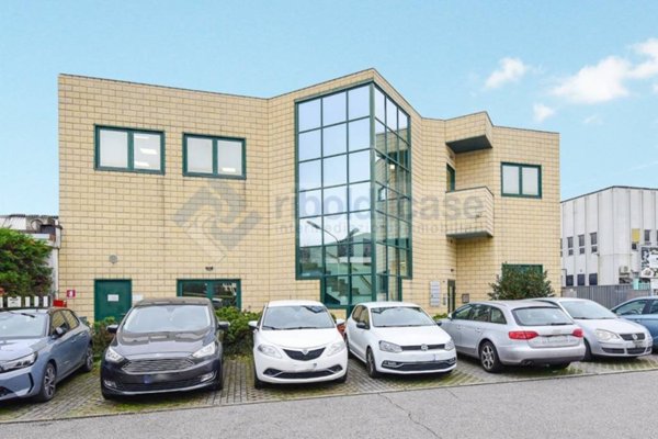 capannone in vendita a Seregno