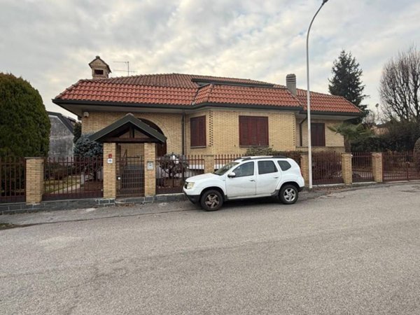 casa indipendente in vendita a Seregno