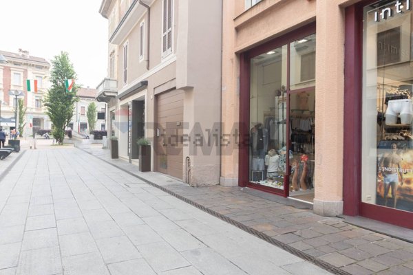negozio in vendita a Seregno