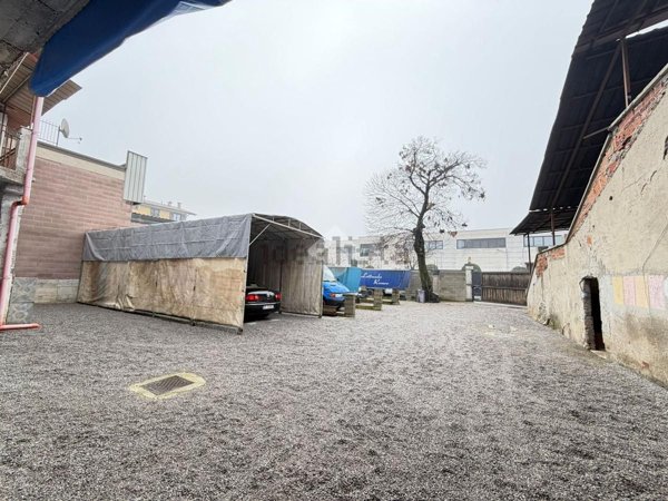 locale di sgombero in vendita a Seregno