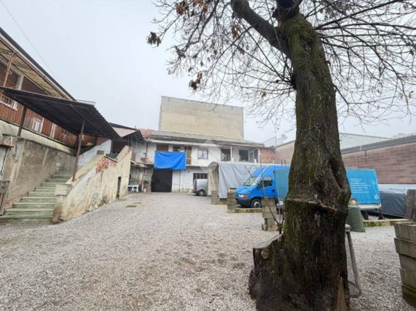 casa indipendente in vendita a Seregno