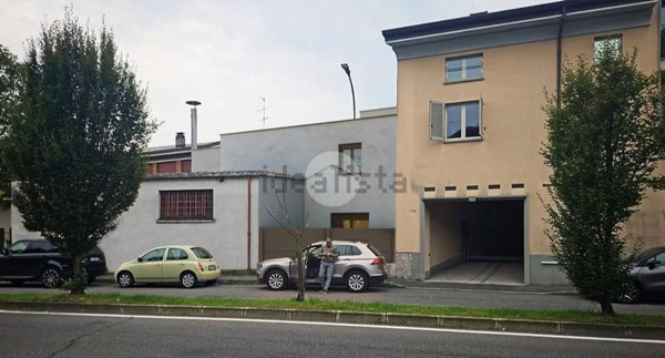 capannone in vendita a Seregno