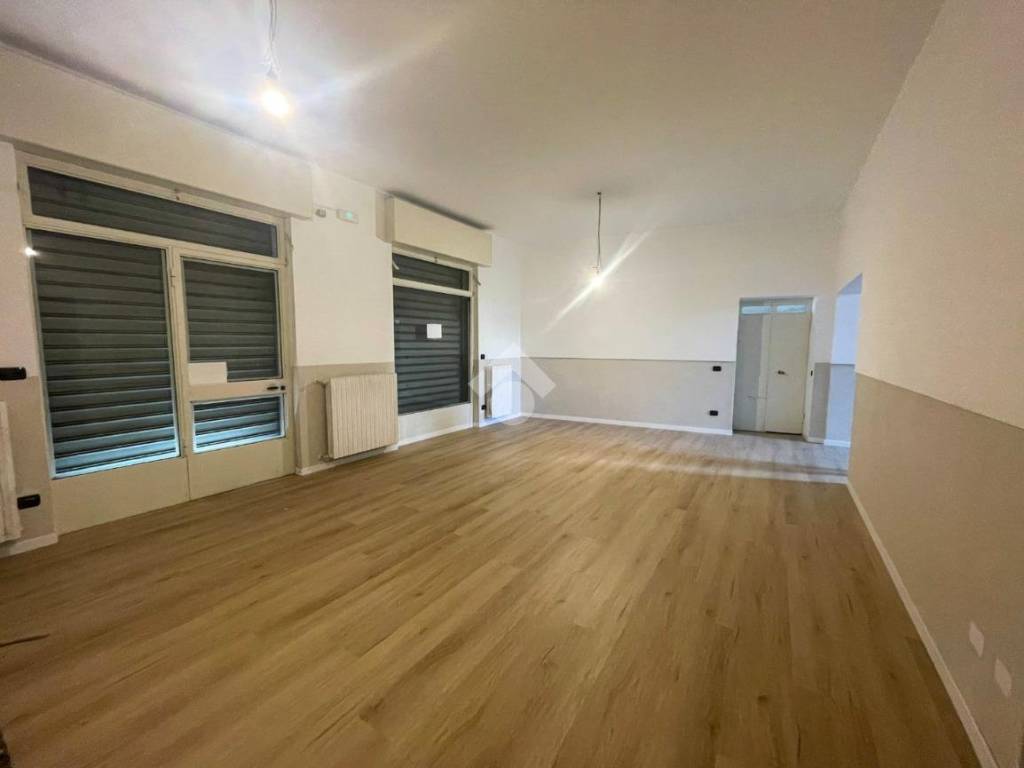 negozio in vendita a Seregno