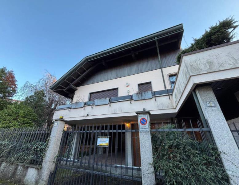 casa indipendente in vendita a Seregno