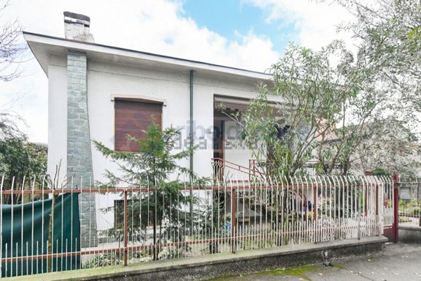casa indipendente in vendita a Seregno