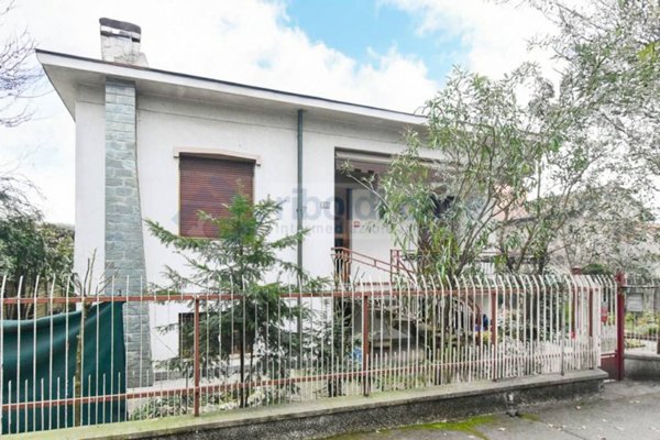 casa indipendente in vendita a Seregno
