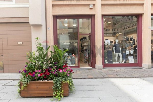 negozio in vendita a Seregno