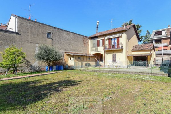 casa indipendente in vendita a Seregno