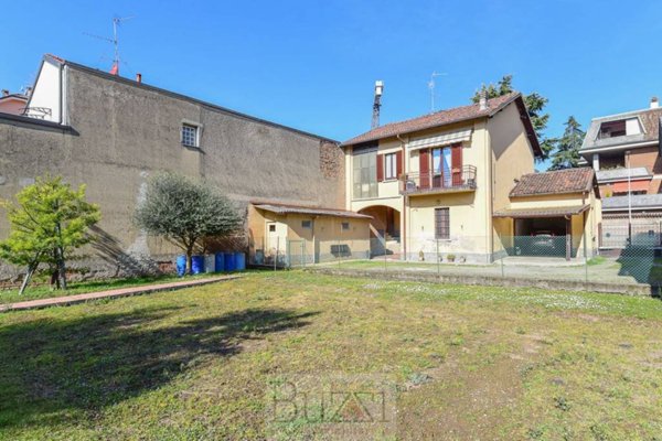 casa indipendente in vendita a Seregno