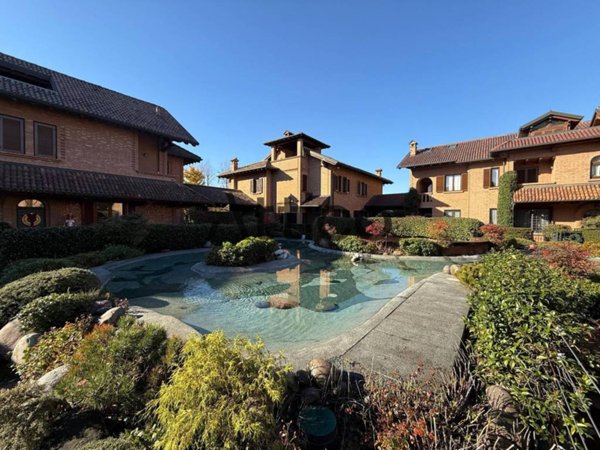 casa indipendente in vendita a Seregno