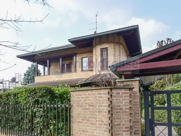 casa indipendente in vendita a Seregno