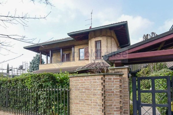 casa indipendente in vendita a Seregno