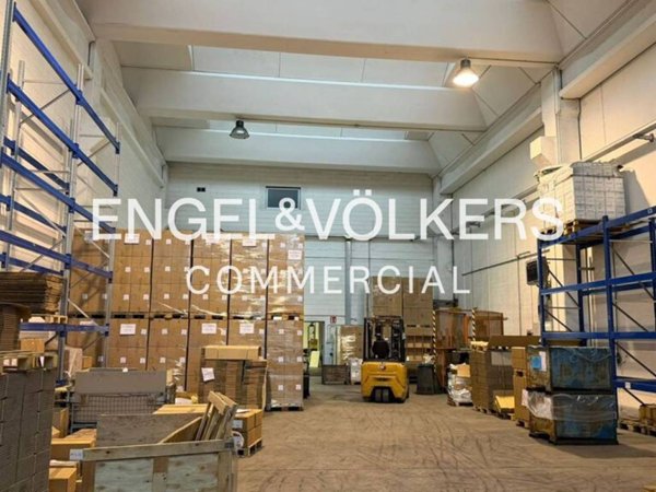 locale commerciale in vendita a Seregno