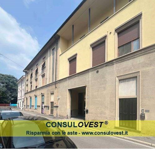 locale commerciale in vendita a Seregno