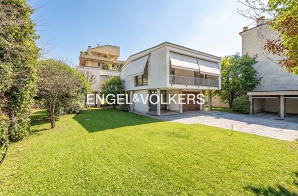 casa indipendente in vendita a Seregno