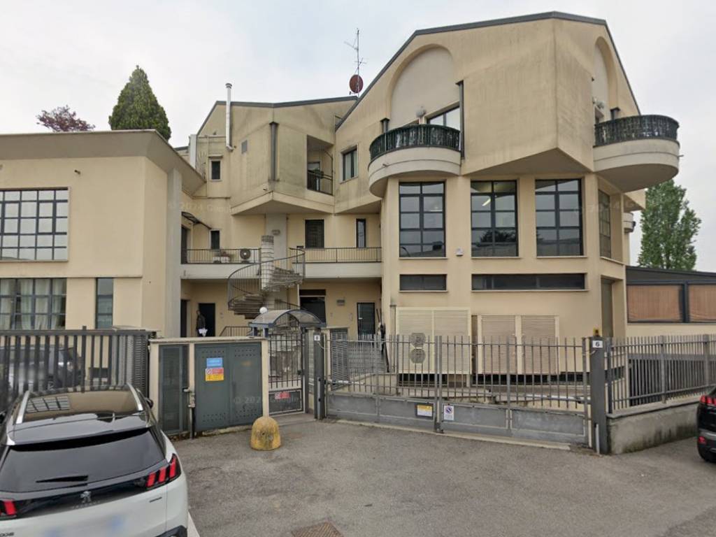 locale commerciale in vendita a Seregno