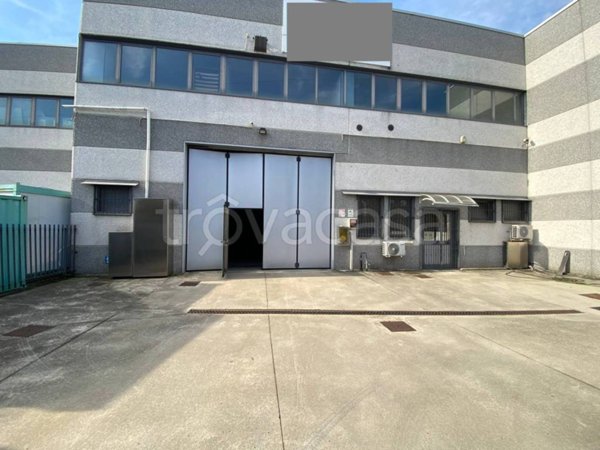 locale commerciale in vendita a Seregno