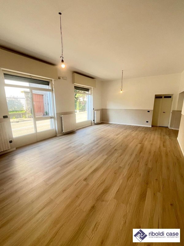 negozio in vendita a Seregno