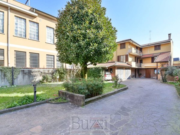 casa indipendente in vendita a Seregno