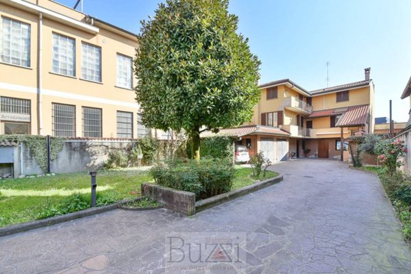 casa indipendente in vendita a Seregno