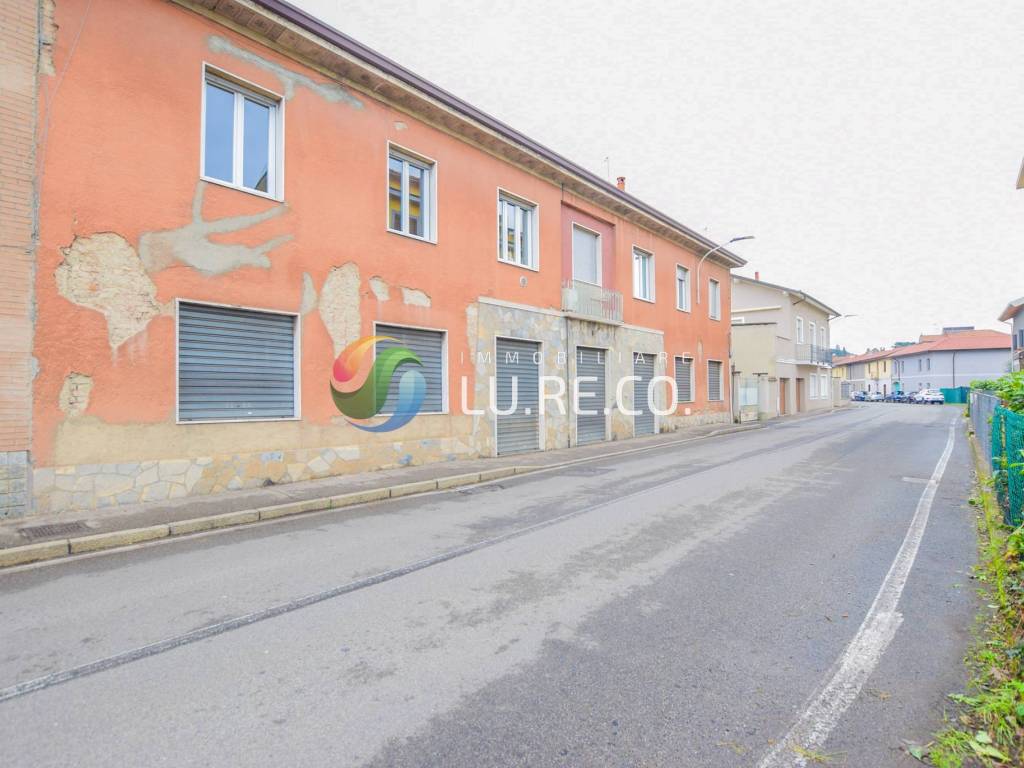 locale commerciale in vendita a Seregno