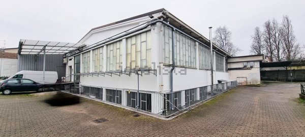 capannone in vendita a Seregno