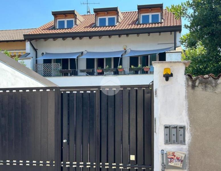 casa indipendente in vendita a Seregno