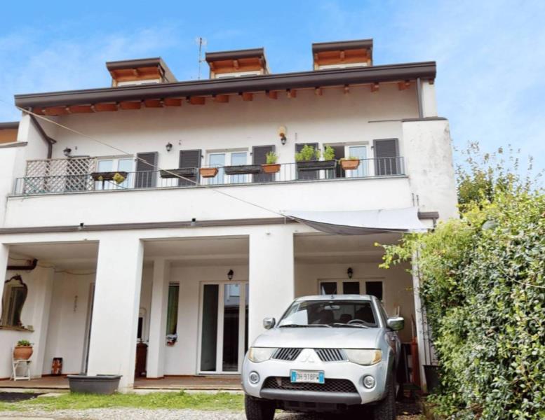 casa indipendente in vendita a Seregno