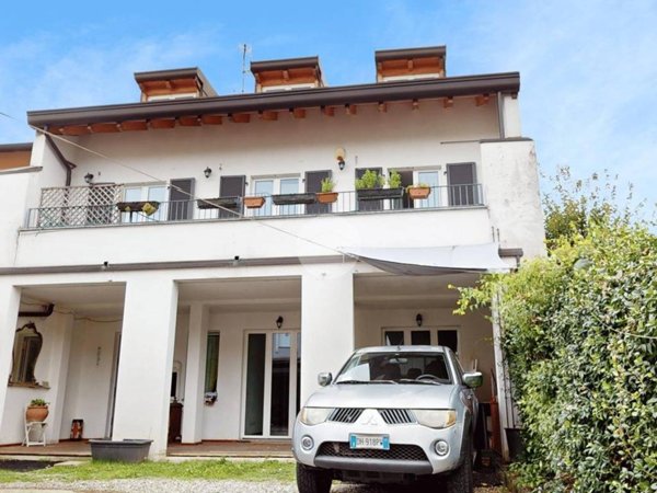 casa indipendente in vendita a Seregno