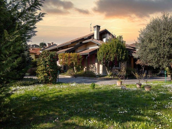 casa indipendente in vendita a Seregno