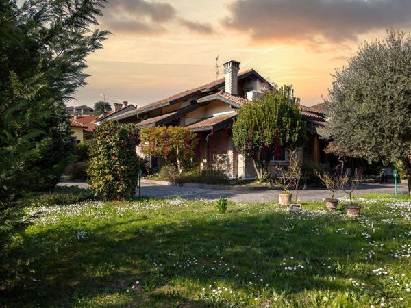 casa indipendente in vendita a Seregno