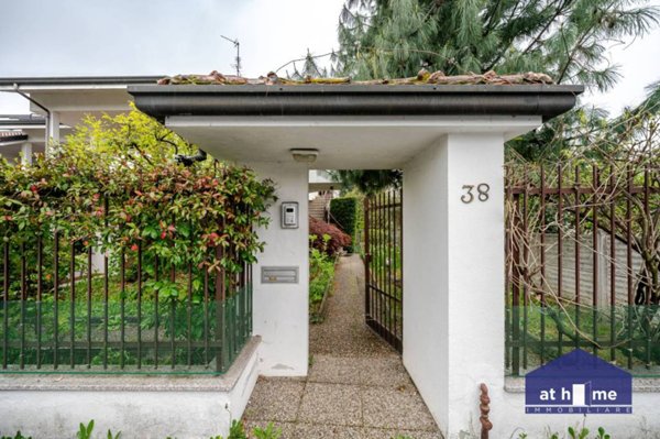 casa indipendente in vendita a Seregno