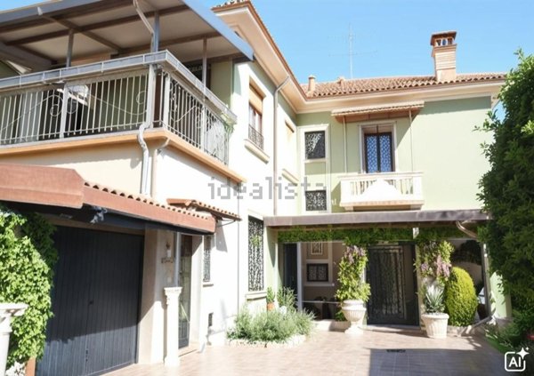 casa indipendente in vendita a Seregno