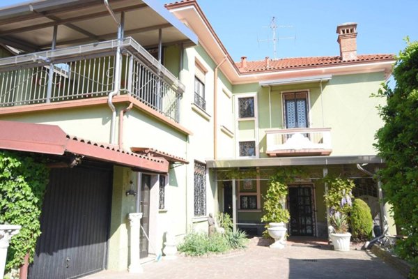 casa indipendente in vendita a Seregno